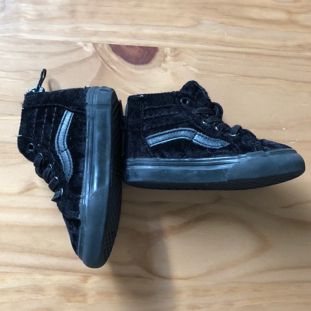 Toddler Black Velvet Vans 4.5